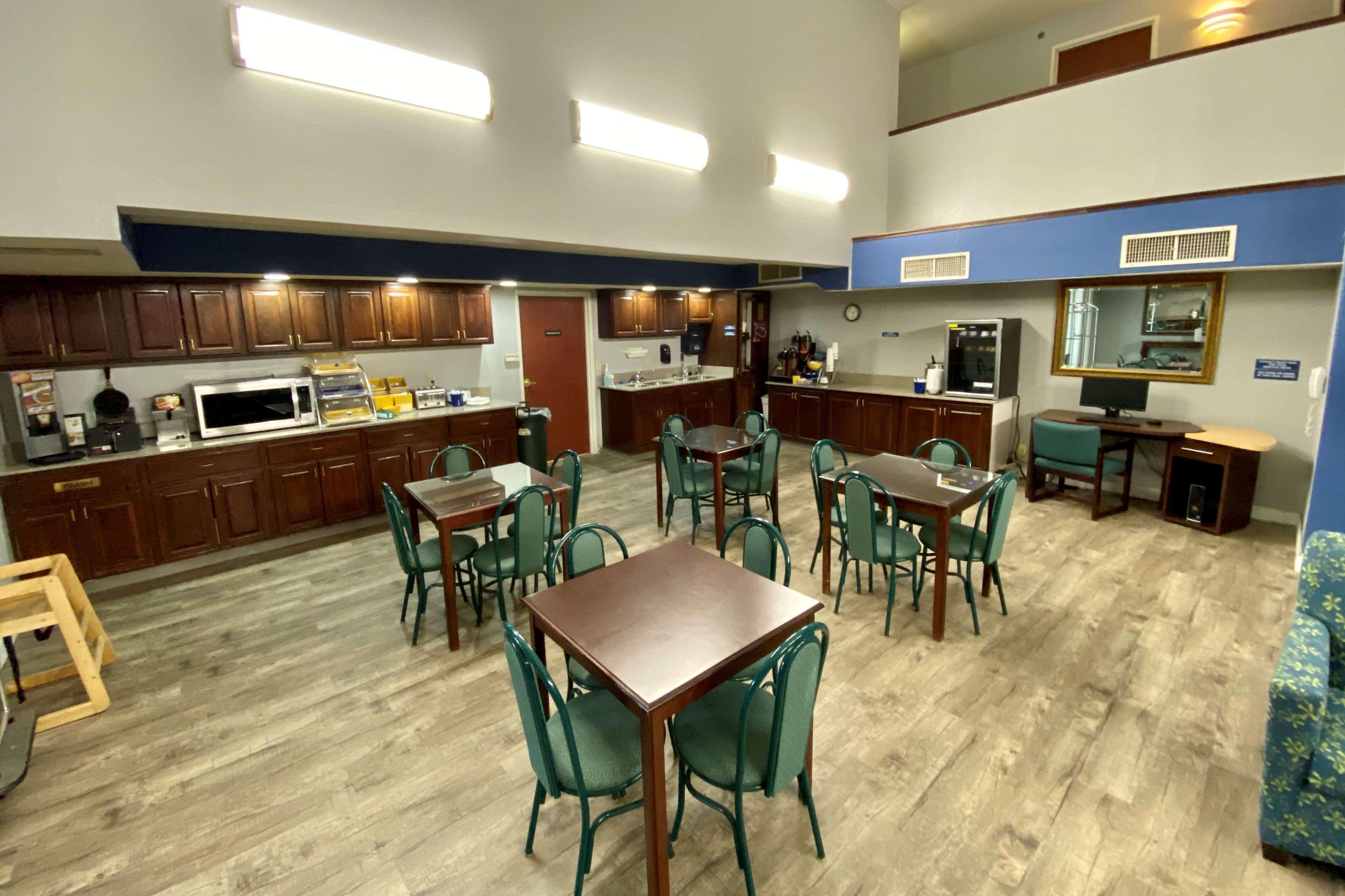 Baymont By Wyndham Swanton Hotel Buitenkant foto